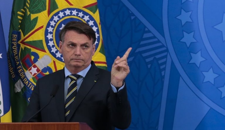 Insatisfeito com o fechamento de agências do Banco do Brasil, Bolsonaro demite presidente do BB