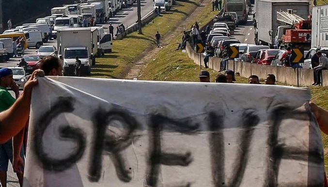 Caminhoneiros podem entrar em greve na segunda-feira, dia 1º de fevereiro