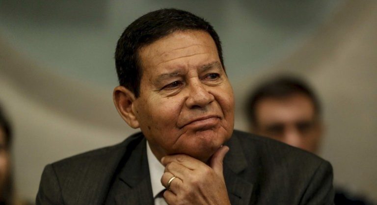 Vice-presidente Mourão diz que pretende tomar vacina contra o coronavírus