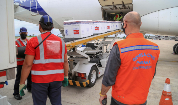 Paraná recebeu nesta segunda-feira (25) novo lote de vacinas (Coronavac) contra a covid-19