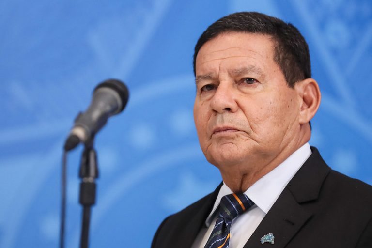 Vice-presidente Mourão nega impeachment, mas defende “freios” se presidente arriscar o país