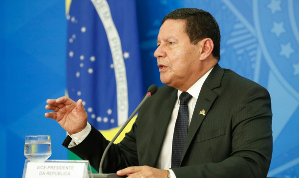 Vice-presidente Mourão: “Furar fila de vacina contra convid é falta de caráter e solidariedade”