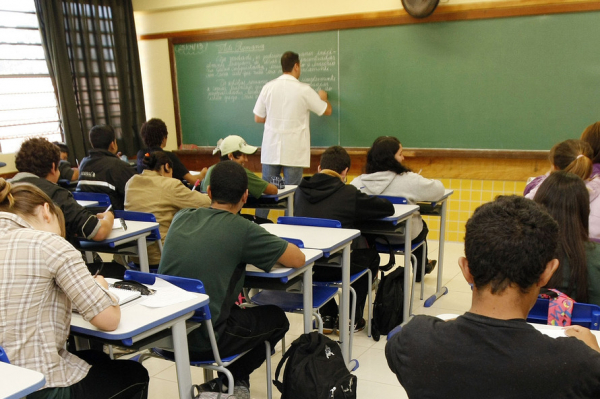 Governador Carlos Massa Ratinho Junior autoriza retomada das aulas presenciais na rede estadual