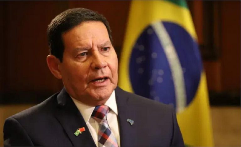 Recuperado da covid-19, vice-presidente, general Hamilton Mourão, volta ao trabalho