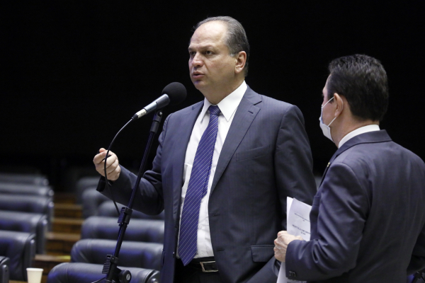 Ricardo Barros, líder do Governo Bolsonaro na Câmara Federal, exige agilização da Anvisa na liberação de vacinas