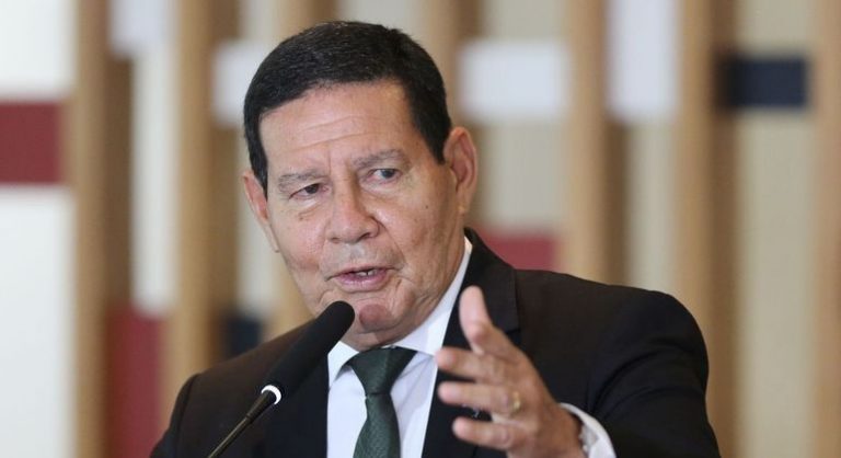 Vice Hamilton Mourão excluído da reunião ministerial preferiu não polemizar