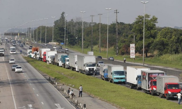 Greve dos caminhoneiros: Justiça Federal proíbe interdição de três rodovias federais no Sul do país