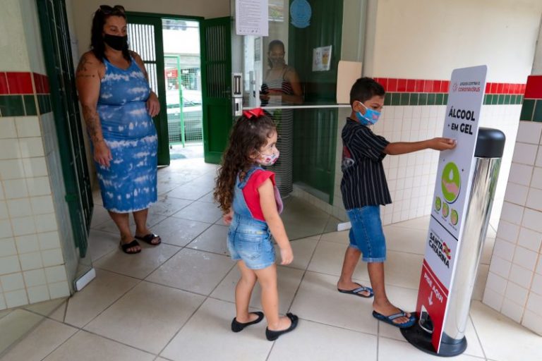 Aulas presenciais na rede estadual de Santa Catarina são reiniciadas nesta quinta-feira (18)