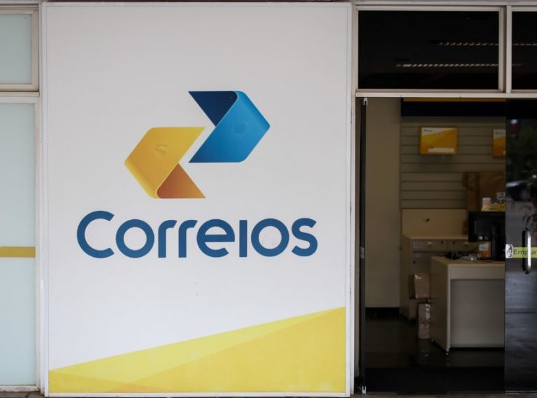 Presidente Bolsonaro entregou ao Congresso o projeto de lei que abre caminho para a privatização dos Correios