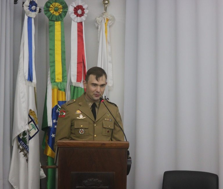 Duas sessões da Câmara Municipal de Porto União, com a presença do capitão Galle e homenagem às mulheres