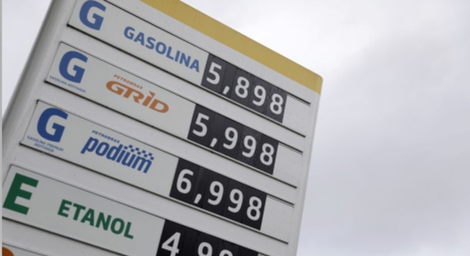 Preço da gasolina sob pelo 9º mês e supera os R$ 5 e o diesel R$ 4