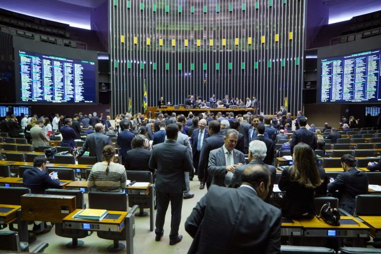 Vergonha: Deputados federais reajustam reembolso das suas despesas em 171%