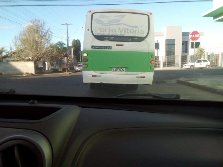 Motorista de micro-ônibus da Prefeitura de Porto Vitória no “limite da irresponsabilidade”