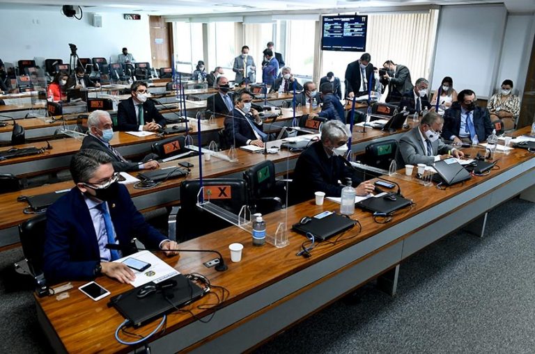 CPI da Pandemia convoca 9 governadores, entre os quais Carlos Moisés e a vice Daniela Reinher de Santa Catarina