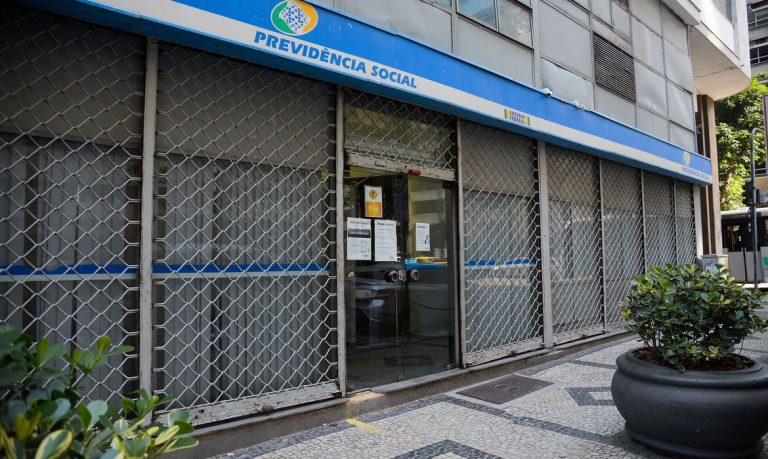 Primeira parcela do 13º salário dos aposentados da Previdência começa a ser pago no dia 25 de maio