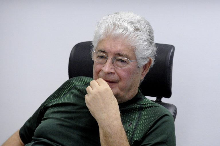 Roberto Requião pode estar deixando o MDB