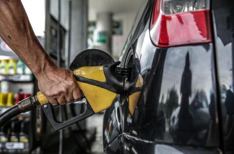 Em um ano a gasolina subiu 43,6% no Brasil