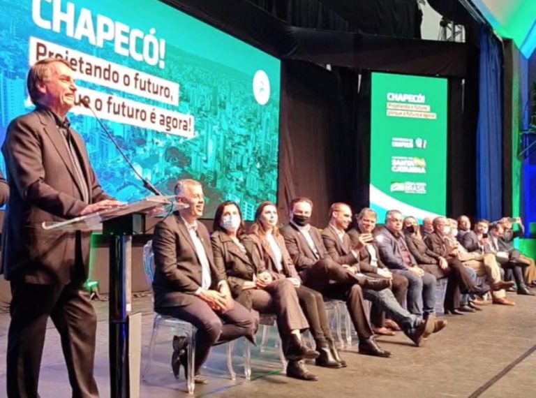 Bolsonaro diz em Chapecó que CPI da Covid inventou “corrupção virtual” sobre vacina Covaxin