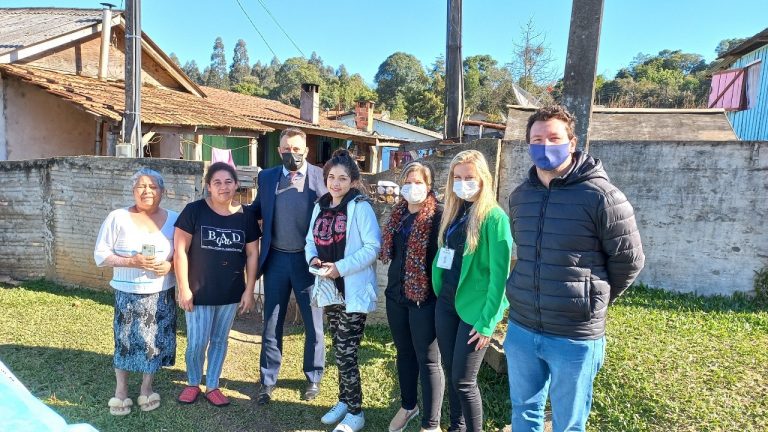 Celular enviado de Curitiba vai parar nas mãos de estudantes da zona rural de Bituruna