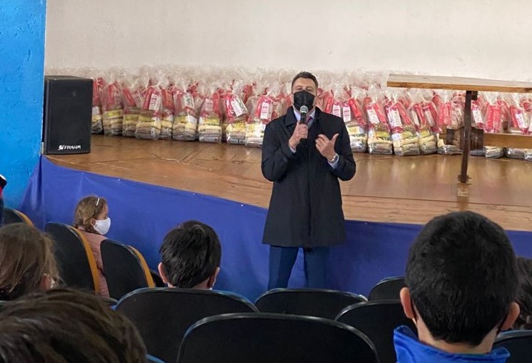 Juiz Carlos Mattioli ministra palestra para alunos de escolas municipais de Calmon (SC)