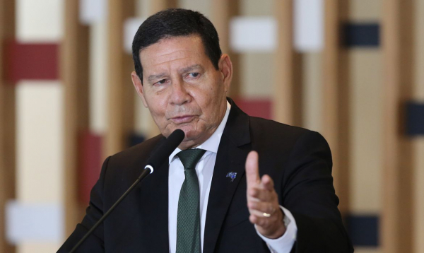 Vice Mourão confirma reunião com o ministro Barroso e descarta impeachment de ministros do STF