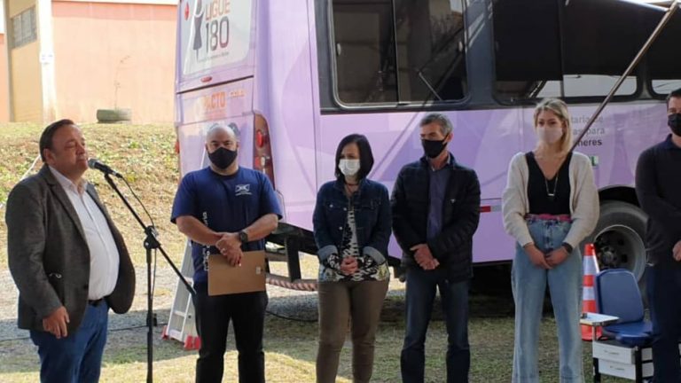 Ônibus Lilás leva ações e atendimentos gratuitos a mulheres de União da Vitória