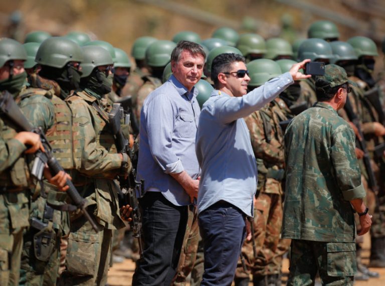 Bolsonaro para militares: “Jamais seremos motivadores de qualquer ruptura”