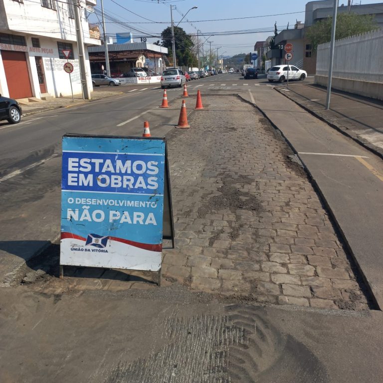 Ruas do centro e do bairro do Rocio de União da Vitória recebem recape asfáltico