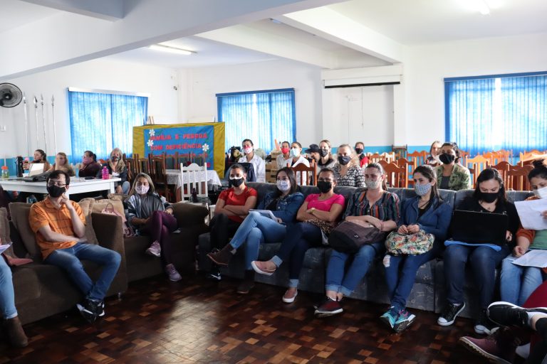 Professores da APAE de Porto União participam do 17º CEA