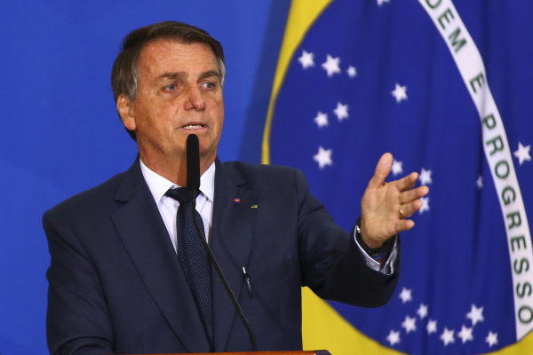 Em Nota Oficial, presidente Bolsonaro afirma não ter tido a intenção de agredir Poderes da República