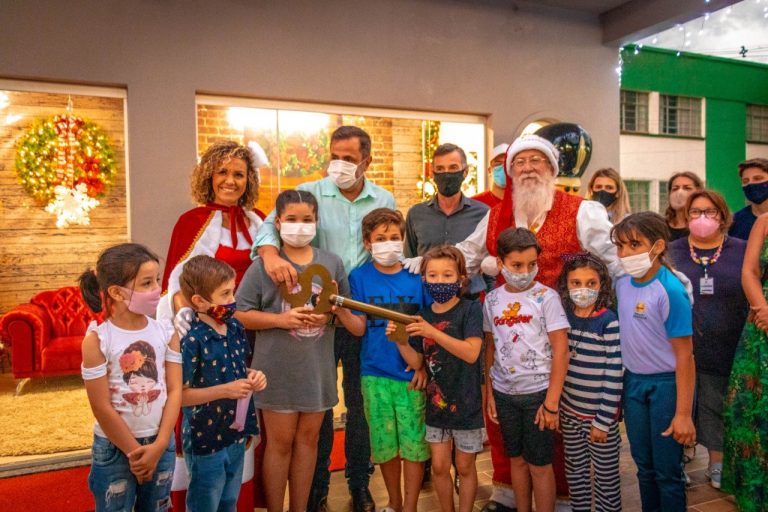 Pape Noel recebe a chave de União da Vitória