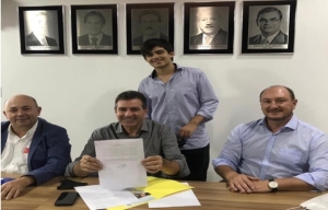 Deputado Valdir Cobachini se inscreve candidato a governador as prévias do MDB