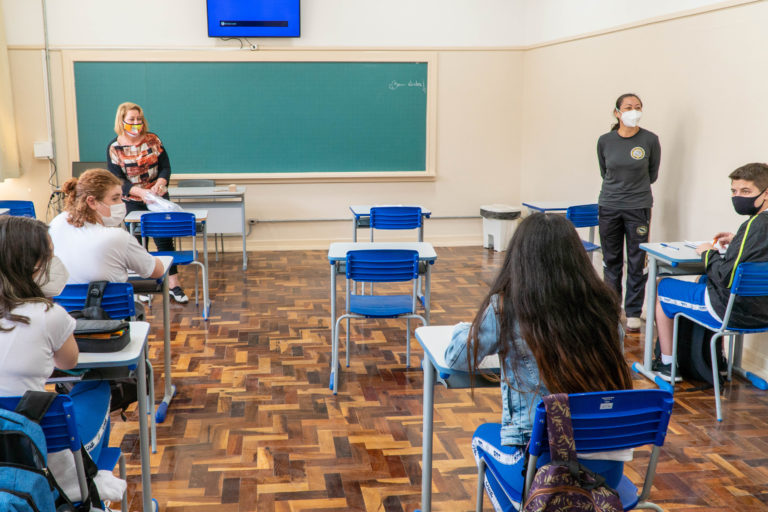 Alunos de 2 mil escolas do Paraná retornam às aulas nestas segunda-feira (07)