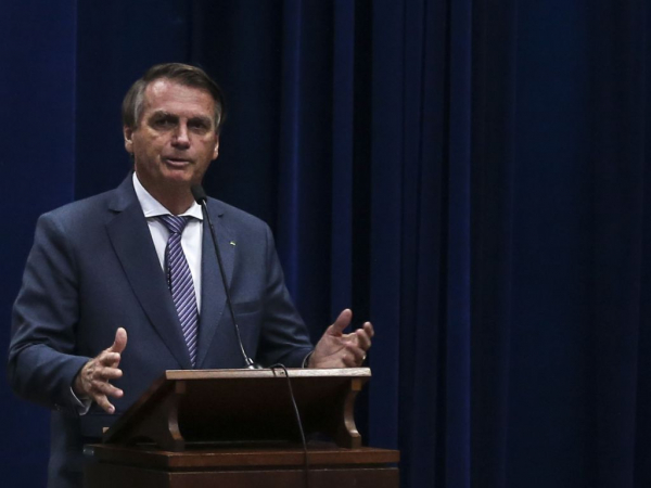 Bolsonaro anuncia ‘fim da pandemia’ no mês de abril