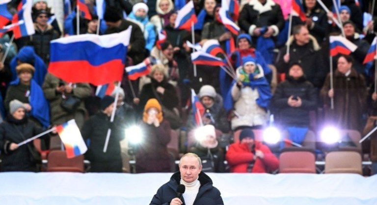 “Nunca tivemos tanta força”, disse Putin para estádio lotado