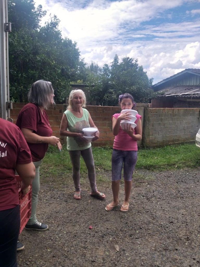 “União Alimenta” entrega 500 refeições no Bairro Bela Vista