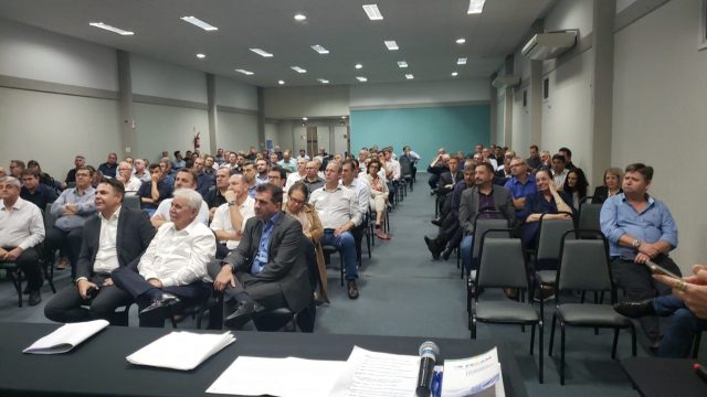 Os bastidores da tensa reunião entre prefeitos e deputados do MDB de Santa Catarina