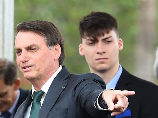 “Que Deus o proteja”, diz Bolsonaro sobre filho investigado pela Polícia Federal