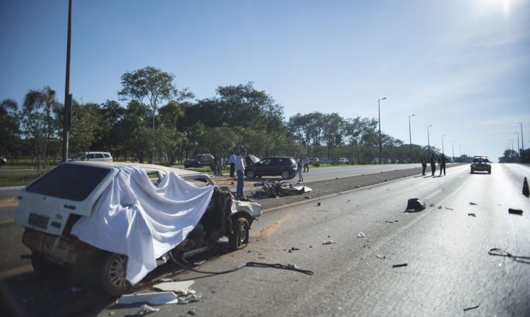 5 mil pessoas, em 2021, morreram em acidentes de carro