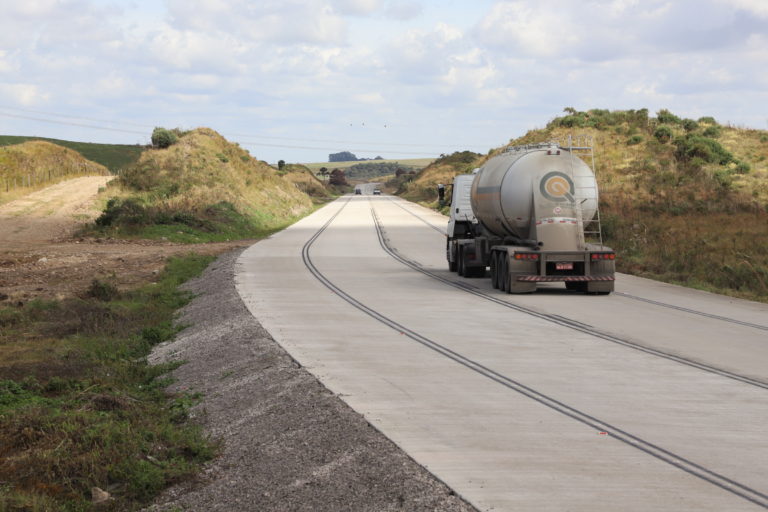 A pavimentação com concreto da PRC-280 no trecho Horizonte Palmas