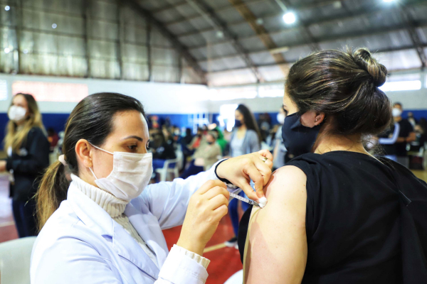 Diminui no Paraná vacina contra a Covid-19