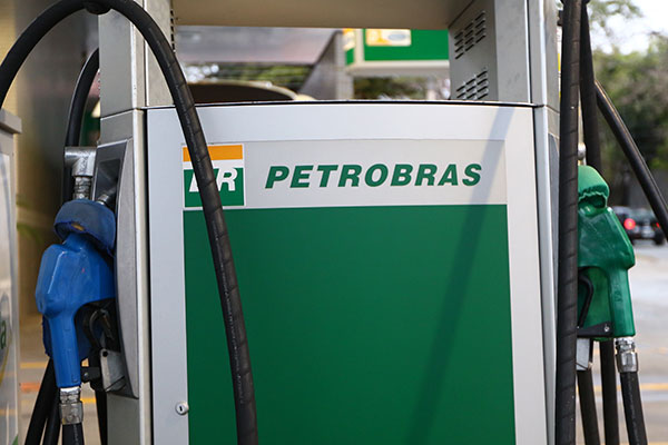 Segundo dados, litro da gasolina pode estar baixando de preço…