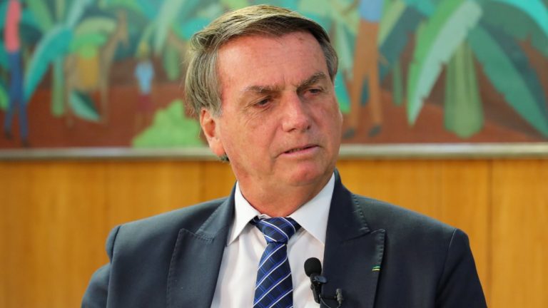 Bolsonaro diz que “a Petrobras pode mergulhar o Brasil no caos”