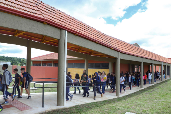 Férias na rede escolar do Paraná começam na segunda-feira (11)