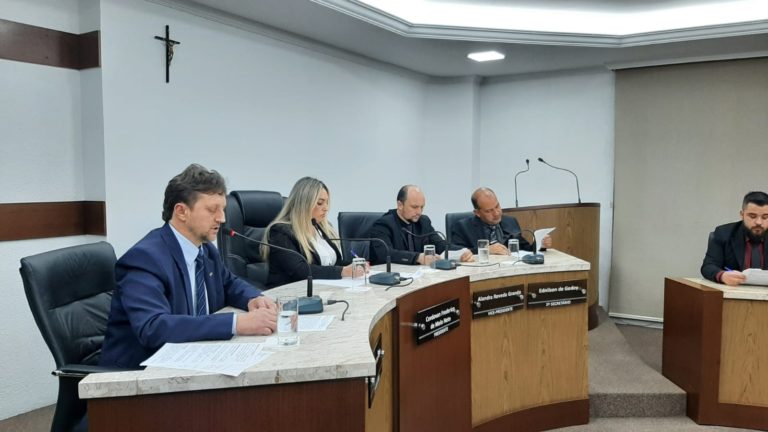 Na 33ª sessão ordinária da Câmara Municipal de União da Vitória, aprovada concessão de título de cidadã honorária e piso salarial