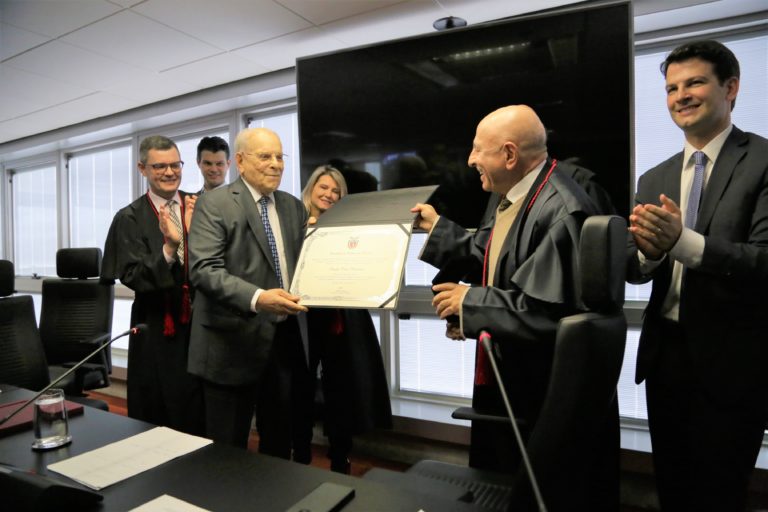 Ministério Público do Paraná homenageia ex-governador Paulo Cruz Pimentel