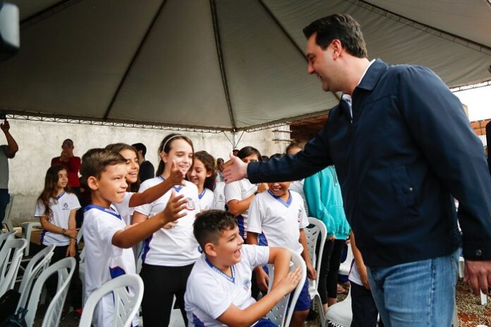 Governador Ratinho Junior vai ampliar na rede estadual aulas de robótica