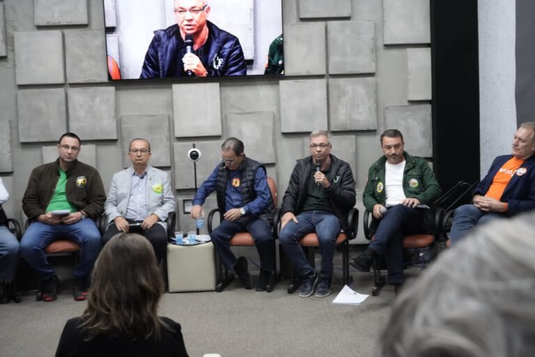 Gean Loureiro defende melhorias urgentes de infraestrutura e saúde no Oeste durante debate