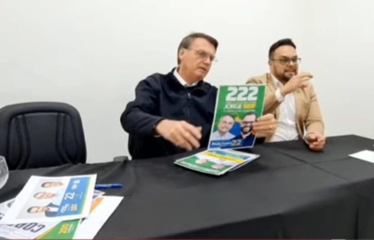 Em sua Live desta quinta-feira (15), Bolsonaro falou de todos os candidatos aos governos estaduais que apoia, mas ignorou os de Santa Catarina