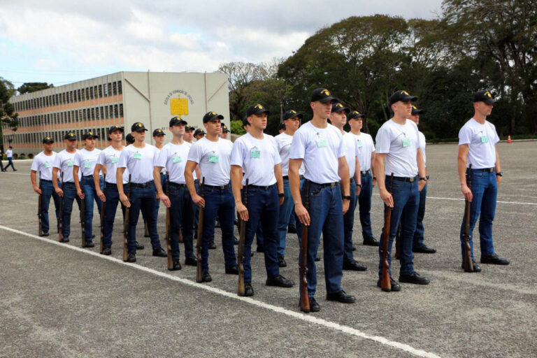 Dentro do cronograma, prossegue formação de oficiais e praças da Polícia Militar e do Corpo de Bombeiros do Paraná